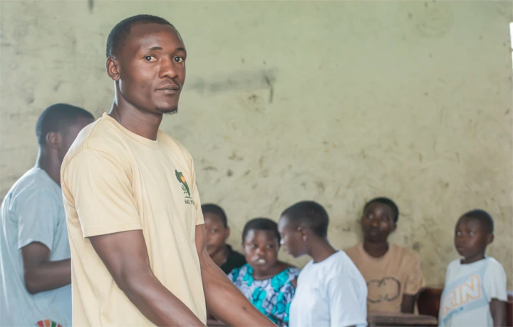 Jeunes participant à une activité éducative